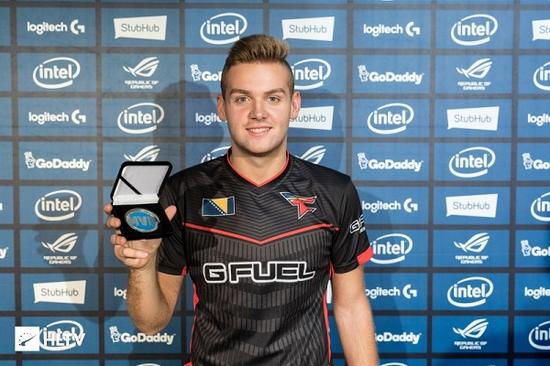 记者：库巴西今天接受巴萨检查，对赫罗纳或马竞前能100%恢复健康